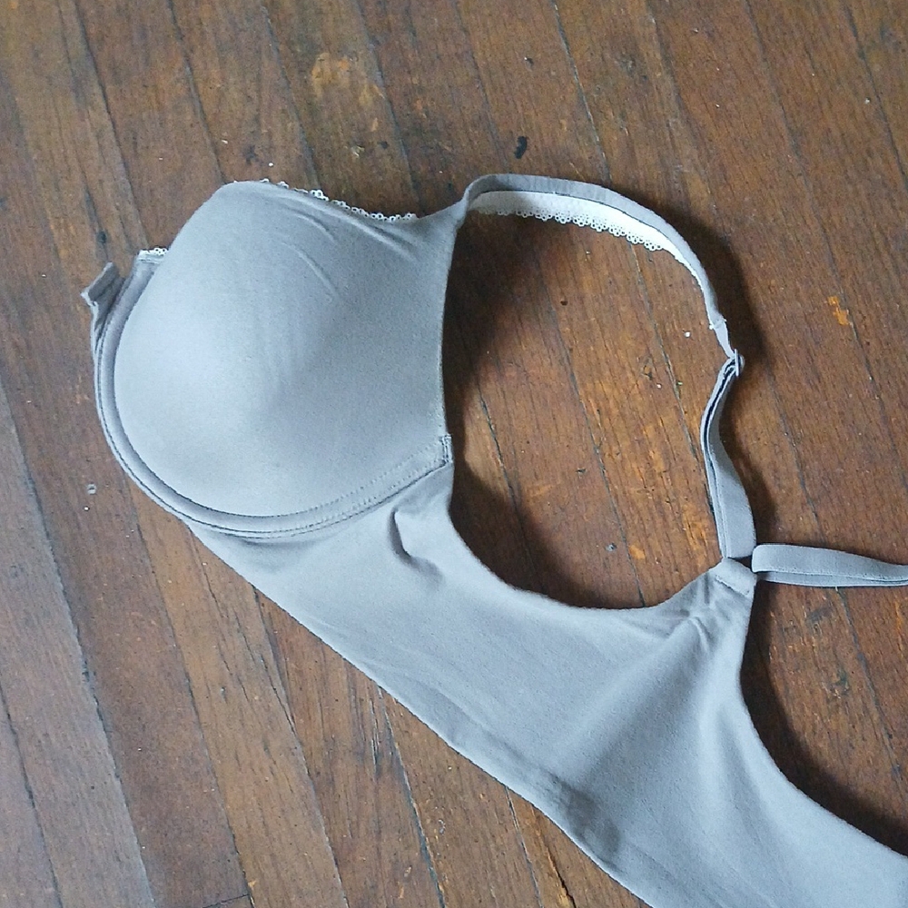 Victoria's Secret Seamless Bra Intimates - Picture 3 of 11